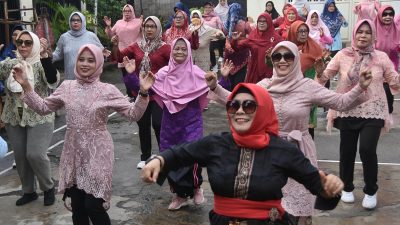Peringatan Hari Ibu di Perumahan Duta Kranji: Kebaya dan Tawa Warnai Senam Pagi