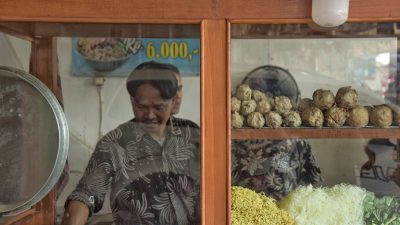 Pedagang Bakso di Bekasi Beralih ke Daging Sapi Impor Akibat Wabah PMK