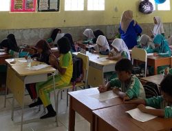 Guru Honorer: Dilema Antara Pengabdian dan Kesejahteraan
