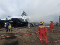 Kebakaran Hanguskan Gudang Karet di Padurenan Kota Bekasi