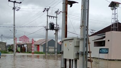 PLN Bekasi Gerak Cepat Amankan Aliran Listrik di Wilayah Terdampak Banjir   