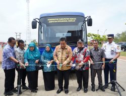 Pj Bupati Bekasi Luncurkan Bus Sekolah, Lomba Dayung, dan Taman Aku Hatinya PKK di Muaragembong