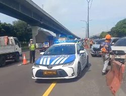 Long Weekend Tol Jakarta-Cikampek Padat, Contraflow Diberlakukan 