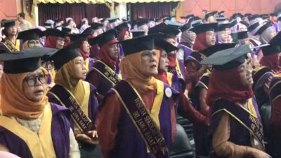 Baznas Kota Bekasi Bantu Biaya Siswa Sekolah Lansia