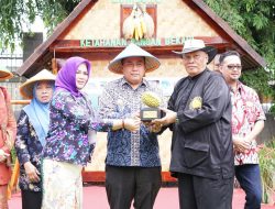Pj Bupati Bekasi Apresiasi Festival Durian, Ajak Warga Cintai Produk Lokal