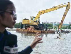 Pembongkaran Pagar Laut di Perairan Tarumajaya Dihentikan Sementara, Ini Sebabnya