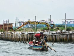 Pagar Laut di Perairan Tarumajaya akan Dibongkar Perusahaan