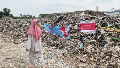 Dinas Lingkungan Hidup Segel TPS Ilegal di Lippo Cikarang