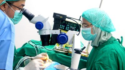 Gandeng Perdami dan Yayasan YARSI, Eka Hospital Bekasi Gelar Operasi Katarak Gratis