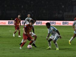 Persija Tertahan Imbang 2-2 Lawan PSBS Biak 10 Pemain di Stadion Patriot Candrabhaga