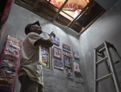 Keluarga Sumardi Tertimpa Puing Bangunan saat Angin Kencang Terjang Tambun