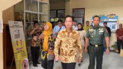Wapres Gibran Pantau Makan Bergizi Gratis di SMPN 30 Kota Bekasi