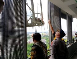 Dua Pekerja Kebersihan Tewas Terjatuh di Mal Pekayon Bekasi