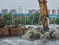 Pembongkaran Pagar Laut di Perairan Tarumajaya Ditargetkan Rampung 10 Hari