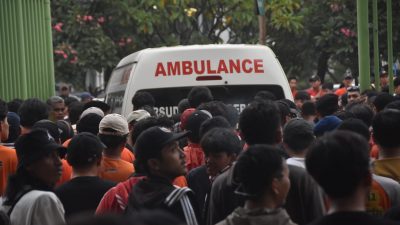 Duel Persija vs Persib Diwarnai Kericuhan Suporter