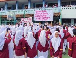 Siswa MAN 2 Kota Bekasi Demo Sekolah, Tuntut Perbaikan Fasilitas