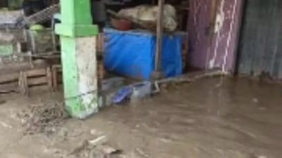 Banjir Pondok Gede Permai Surut, Warga Akui Butuh Bantuan Tenaga