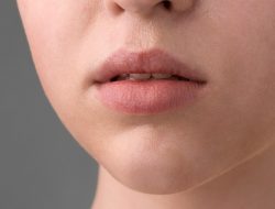 Tips Ampuh Mengatasi Bibir Pecah-pecah Saat Puasa
