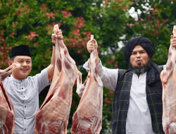 Bobon Santoso Tulis Ayat Al-Qur’an usai Mualaf hingga Masak Besar Bareng Ustaz Derry Sulaiman