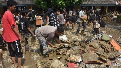 Fasilitas Sekolah Rusak Diterjang Banjir, SMA Negeri 21 Bekasi Berjuang Cari Tempat Belajar demi Ujian