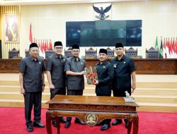 Bupati Bekasi Ade Kuswara Kunang Bahas Rancangan Perda Pajak Daerah di Rapat Paripurna DPRD
