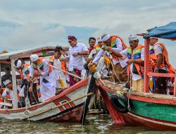 Umat Hindu Sambut Nyepi dengan Melasti di Tarumajaya
