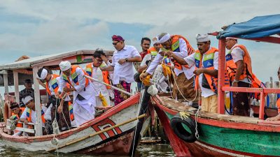 Umat Hindu Sambut Nyepi dengan Melasti di Tarumajaya