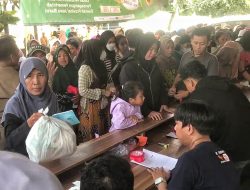 Kericuhan Warnai Operasi Pasar di Cikarang, Warga Antre Lama Tak Kebagian Paket