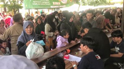 Kericuhan Warnai Operasi Pasar di Cikarang, Warga Antre Lama Tak Kebagian Paket