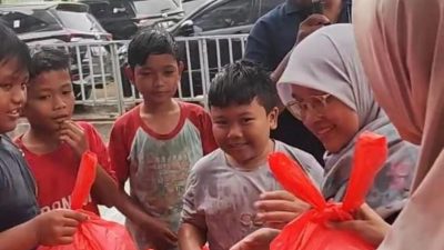 Telkom Witel Bekasi-Karawang Berbagi Iftar Bersama Warga Sekitar