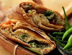Resep Martabak Telur Daging Kecap, Takjil Renyah Cocok untuk Berbuka Puasa