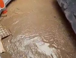 Mega Bekasi Hypermall Banjir, Pengunjung Terjebak Tak Bisa Keluar