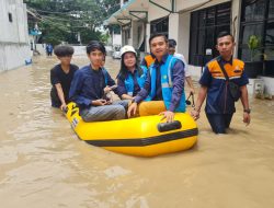 PLN Bekasi Kerahkan 128 Personel Tangani Gangguan Kelistrikan akibat Banjir   