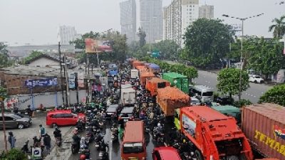 Parah, Kondisi Lalu Lintas di Jalan Ahmad Yani Arah Pekayon Macet Total