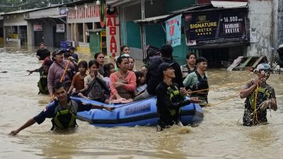 Rakor dengan 12 Camat, Wali Kota Bekasi Tri Adhianto Ungkap Langkah-langkah Penanganan Banjir
