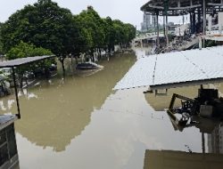 Banjir di Mal Bekasi Belum Surut, 11 Pompa Air Dikerahkan