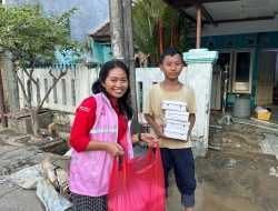 Srikandi PLN UP3 Bekasi Bersama YBM PLN UP3 Bekasi Salurkan Bantuan Logistik untuk Masyarakat Terdampak Banjir di Bekasi