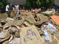 Wali Kota Bekasi Instruksikan Dinas Lingkungan Hidup Segera Angkut Sampah di Wilayah Terdampak Banjir