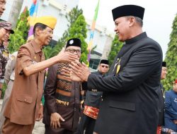 HUT ke-28 Kota Bekasi: Tri Adhianto dan Haris Bobihoe Sumbangkan Gaji Pertama untuk Warga Terdampak Banjir