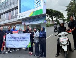 Karyawan BPJS Ketenagakerjaan Bagikan Takjil kepada Pengendara