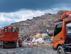 TPA Sumurbatu Darurat Longsoran Sampah, Antrean Truk Mengular 