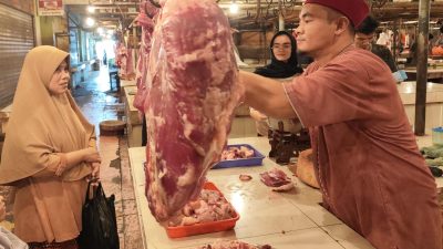 Jelang Lebaran, Harga Daging Sapi di Pasar Baru Bekasi Tembus Rp170 Ribu Per Kg