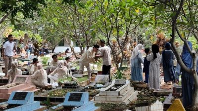 TPU Bungurjaya Padat Peziarah di Hari Raya Idulfitri, Ramai Hingga H+7   