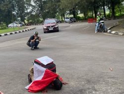 Tunaikan Nazar jadi PPPK, Karsin Tenaga Kependidikan di Bekasi Berjalan Kaki 35 Km