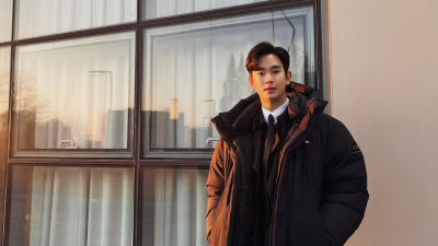 Sambil Menangis, Kim Soo Hyun Akui Hubungannya dengan Kim Sae Ron saat Konferensi Pers