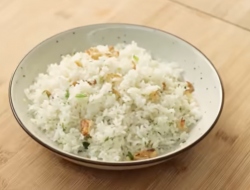 Resep Nasi Goreng Bawang Putih ala Chef Devina yang Cocok Jadi Menu Sahur, Cuma 2 Bahan!
