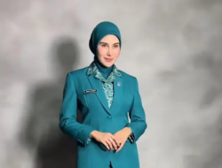 Potret Syahnaz Sadiqah saat Pakai Seragam PKK Jadi Sorotan, Netizen: Ada Rasa Malu Gak Sih?