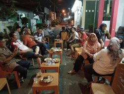 Warga Kelurahan Aren Jaya Kompak Gelar Ronda Malam