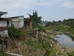 Bangli di Sepanjang Kali Bekasi Segera Diratakan