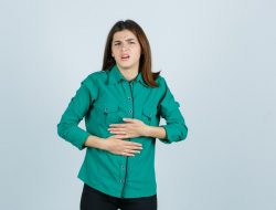 6 Cara Atasi Asam Lambung Naik saat Puasa